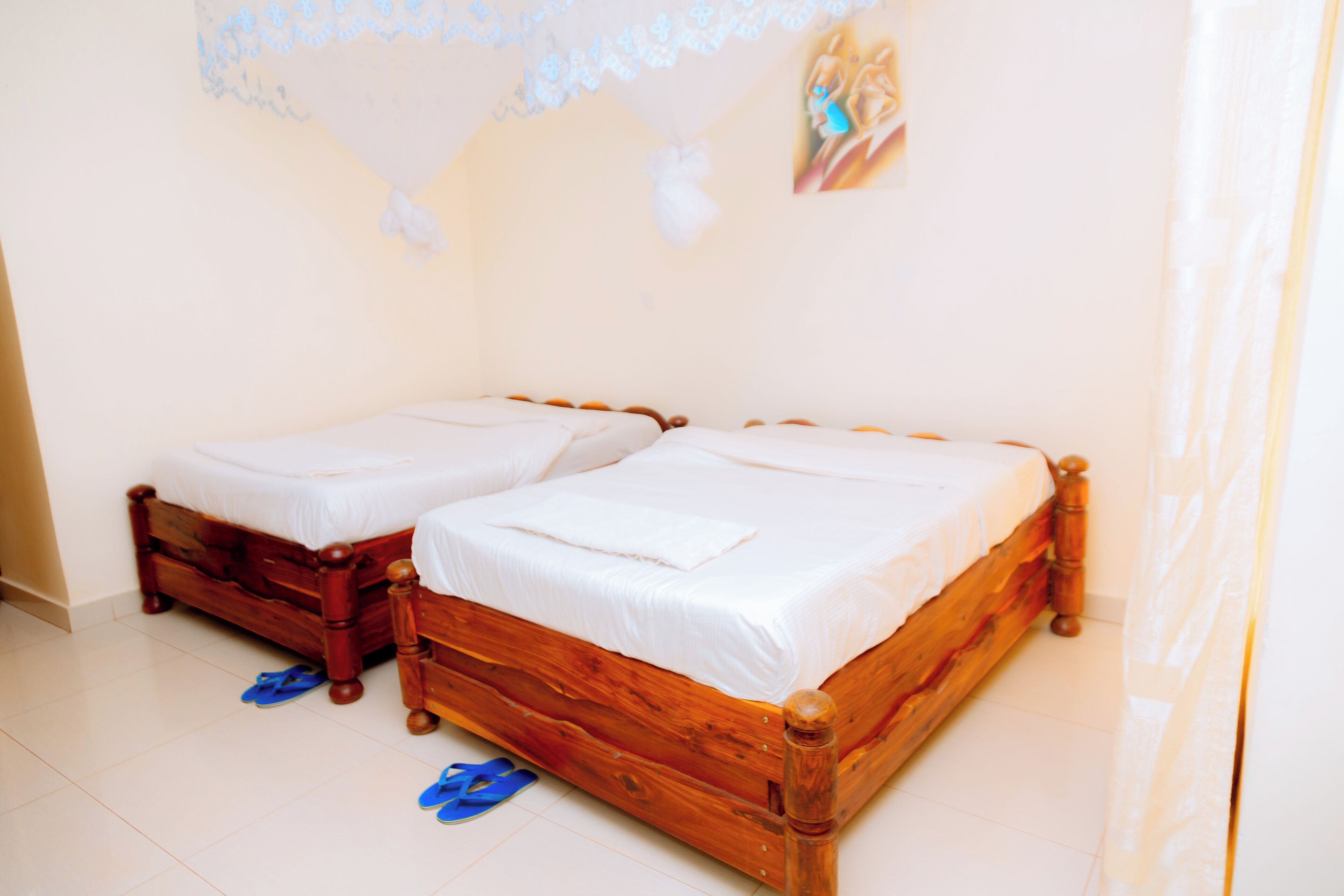 Habitación con 1 cama matrimonial o 2 individuales, balcón, vista a la colina | Caja de seguridad en la habitación y escritorio 