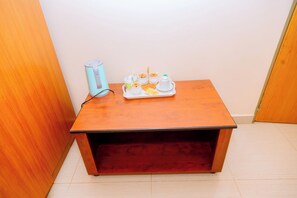 Habitación, balcón, vista a la colina | Interior