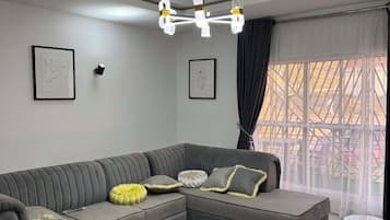 Habitación junior, balcón, vistas a la ciudad | Zona de estar