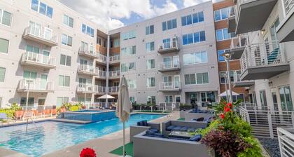 Updated 2-Bedroom with a pool and hot tub