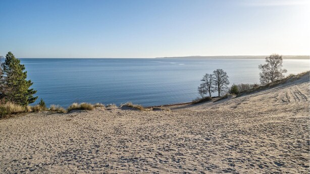 A beach with a clear view of the sea and distant land. - Gorgeous home in Børkop with sauna (Børkop)