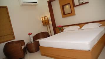 Desk, laptop workspace, free WiFi