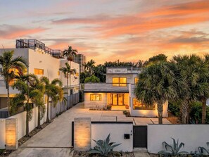 Exterior - Design-Forward Retreat | Resort Pool + Spa | Mins to the Beach + Near Las Olas (Fort Lauderdale)