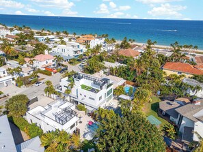 Exterior - Steps to Beach | Pool + Hot Tub • World Cup 2026 | Soleil Modern by AvantStay (Fort Lauderdale)