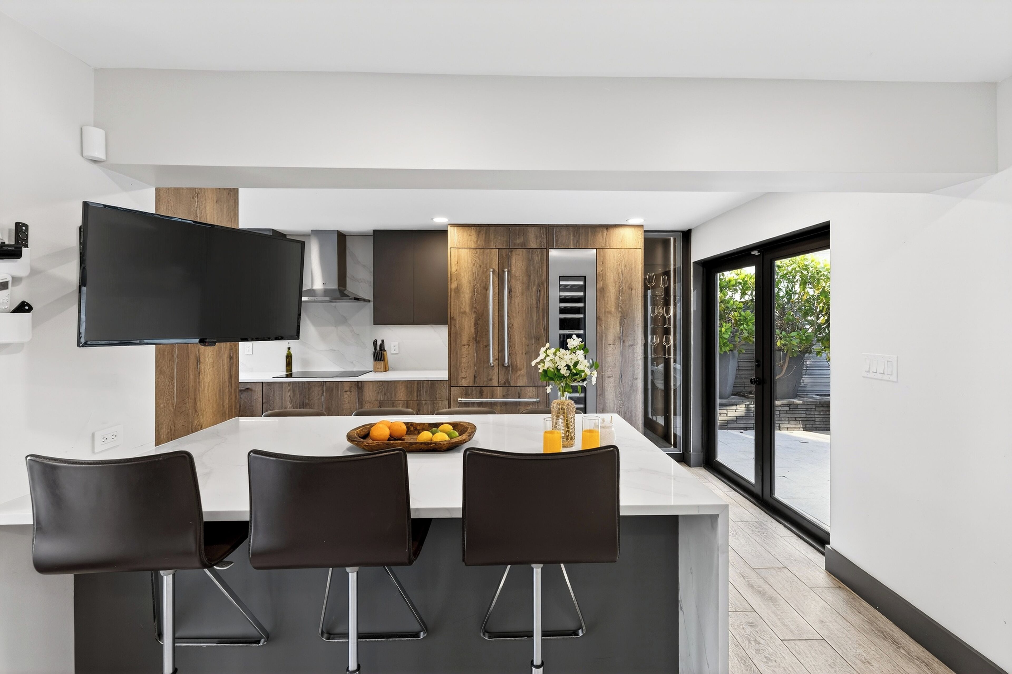 Geladeira, micro-ondas, fogão, cooktop