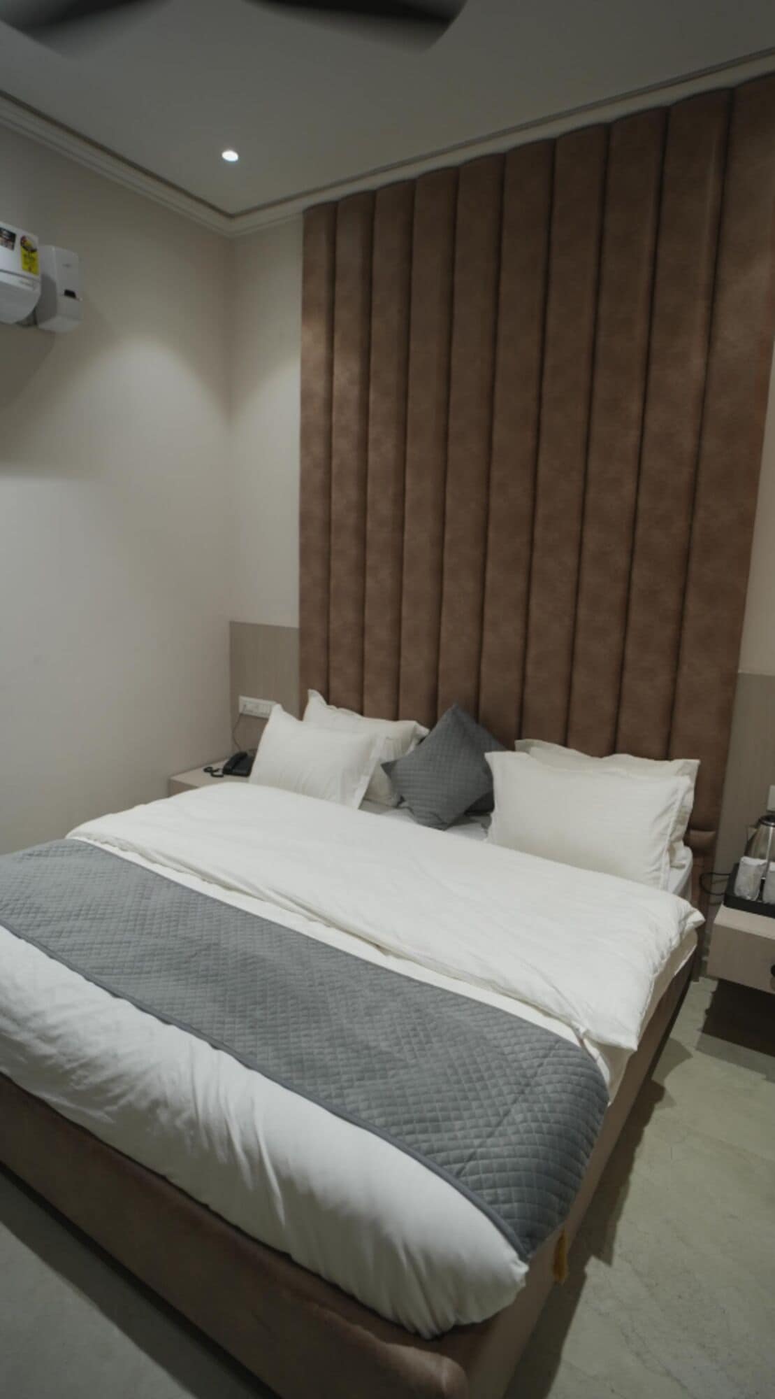 Habitación Deluxe doble, vistas a la ciudad | Escritorio y wifi gratis