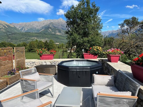 Renovated stable in the heart of the mountains