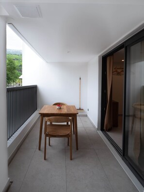 Outdoor dining - Appt Volcanik - L'Escale Bleue Saint-Leu, Reunion Island (Saint-Leu)