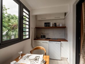 Refrigerador y parrilla de estufa 