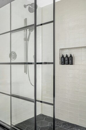 Bathroom - The Greenleigh, Autograph Collection (Houston)