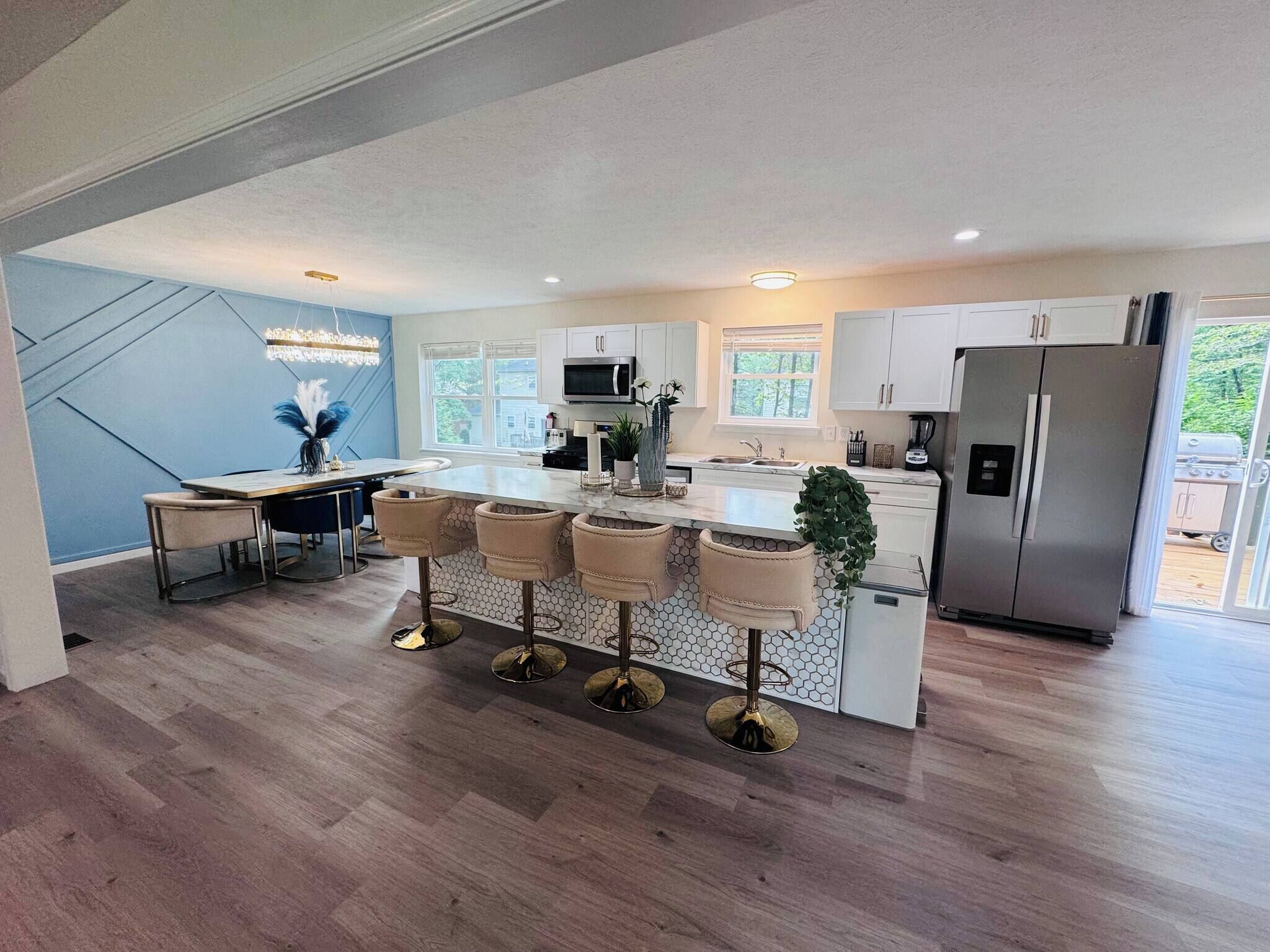 Geladeira, micro-ondas, lava-louças, cafeteira/chaleira