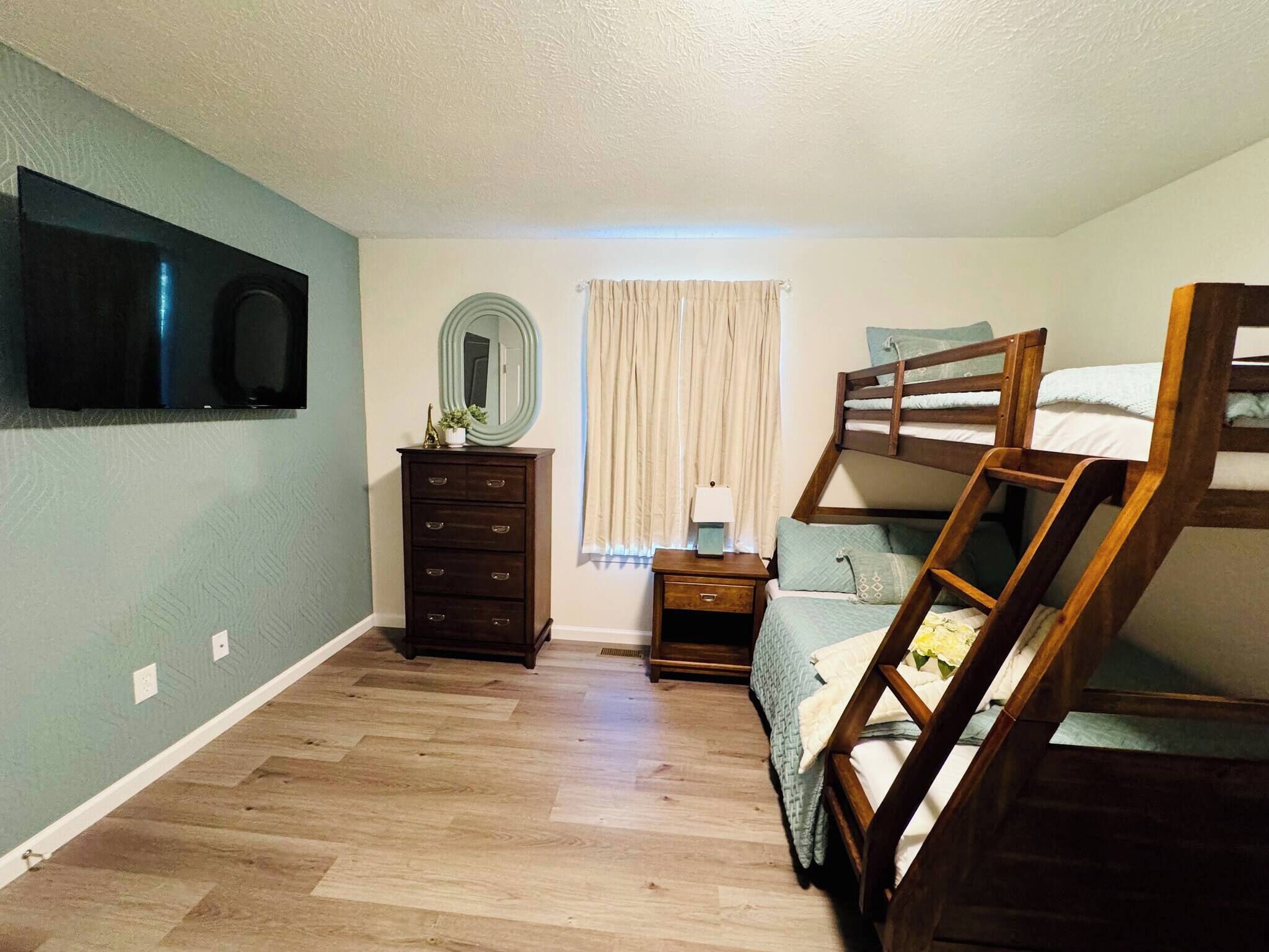 Tabla de planchar con plancha, Internet, ropa de cama