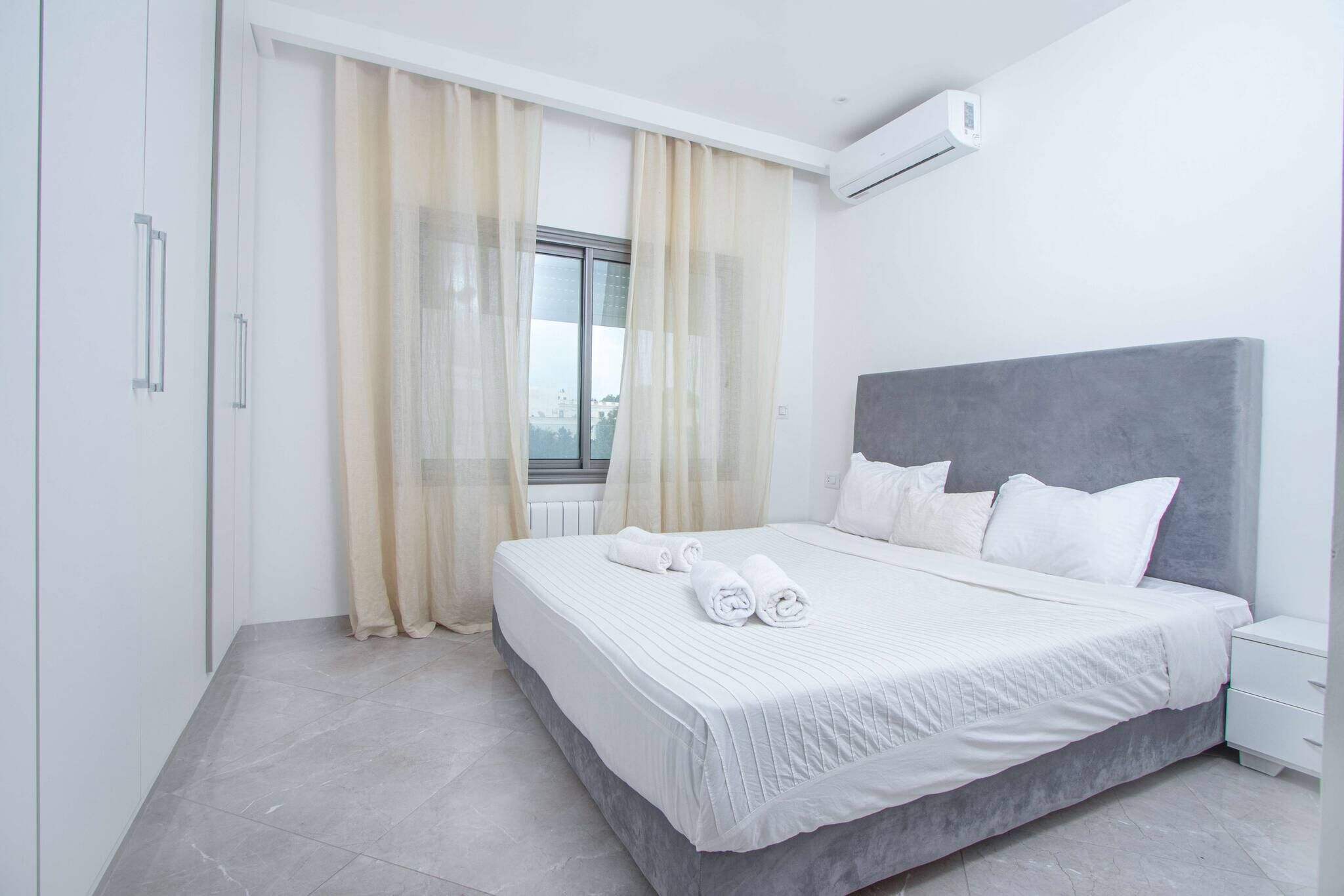 4 bedrooms, iron/ironing board, Internet