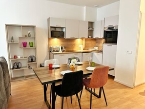 Fridge, microwave, oven, dishwasher - Charming 1-Bedroom Apartment in Prestigious 16th Arrondissement (Paris)