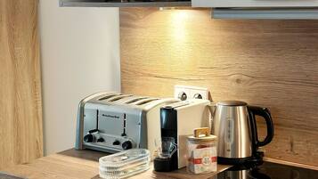 Réfrigérateur, micro-ondes, four, lave-vaisselle