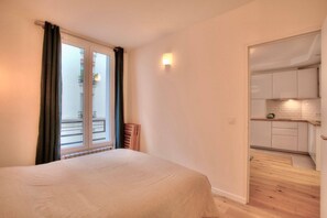 1 bedroom, iron/ironing board, Internet, bed sheets - Elegant and comfortable apartment in Paris 17th arrondissement (Paris)