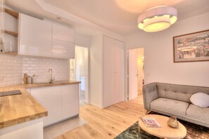 TV - Elegant and comfortable apartment in Paris 17th arrondissement (Paris)