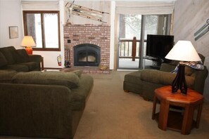 TV, fireplace - Mammoth Creek Unit 01 (Mammoth Lakes)