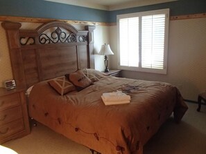 3 bedrooms, iron/ironing board, Internet, bed sheets - Mammoth Creek Unit 08 (Mammoth Lakes)