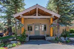 Exterior - Mammoth Creek Unit 28 (Mammoth Lakes)