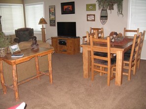 Interior - Mammoth Creek Unit 33 (Mammoth Lakes)