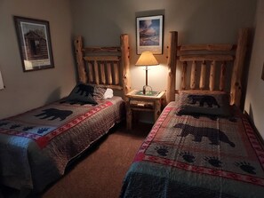 3 bedrooms, iron/ironing board, Internet, bed sheets - Mammoth Creek Unit 33 (Mammoth Lakes)