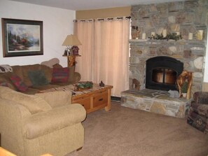 TV, fireplace - Mammoth Creek Unit 33 (Mammoth Lakes)