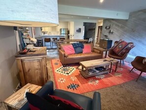 TV, fireplace - Mammoth Creek Unit 39 (Mammoth Lakes)