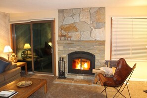 Interior - Mammoth Creek Unit 39 (Mammoth Lakes)
