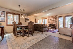 TV, fireplace - Mammoth Creek Unit 57 (Mammoth Lakes)