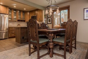 Dining - Mammoth Creek Unit 57 (Mammoth Lakes)