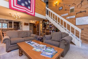 Interior - Mammoth Creek Unit 14 (Mammoth Lakes)