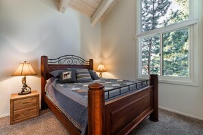 4 bedrooms, iron/ironing board, Internet, bed sheets - Mammoth Creek Unit 44 (Mammoth Lakes)