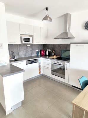 Fridge, microwave, oven, stovetop - 5mn walk from the beach, in a residence for 2 to 4 people, with a large terrace (San Nicolao)