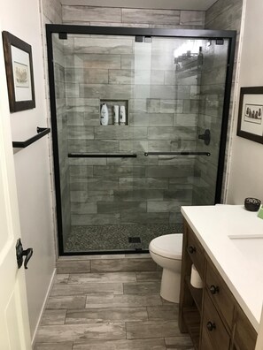 Shower, hair dryer, towels - Mammoth Creek Unit 54 (Mammoth Lakes)