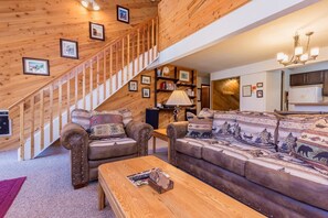 TV, fireplace - Mammoth Creek Unit 58 (Mammoth Lakes)