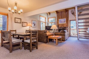 TV, fireplace - Mammoth Creek Unit 58 (Mammoth Lakes)