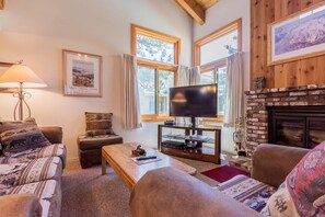 TV, fireplace - Mammoth Creek Unit 58 (Mammoth Lakes)