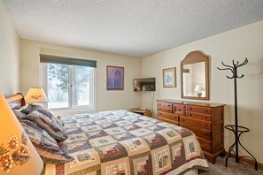 2 bedrooms, Internet, bed sheets - Mammoth Creek Unit 25 (Mammoth Lakes)
