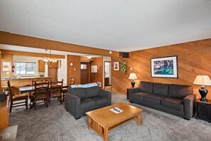 Interior - Mammoth Creek Unit 25 (Mammoth Lakes)