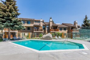 Pool - Mammoth Creek Unit 52 (Mammoth Lakes)