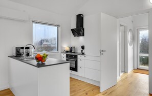 Fridge, stovetop, dishwasher, coffee/tea maker - 3 bedroom awesome home in Vordingborg (Vordingborg)