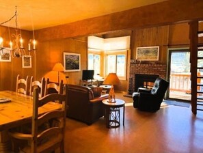 Interior - Mammoth Creek Unit 32 (Mammoth Lakes)