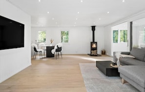 Smart TV, fireplace - Nice home in Farsø with house a panoramic view (Farsø)