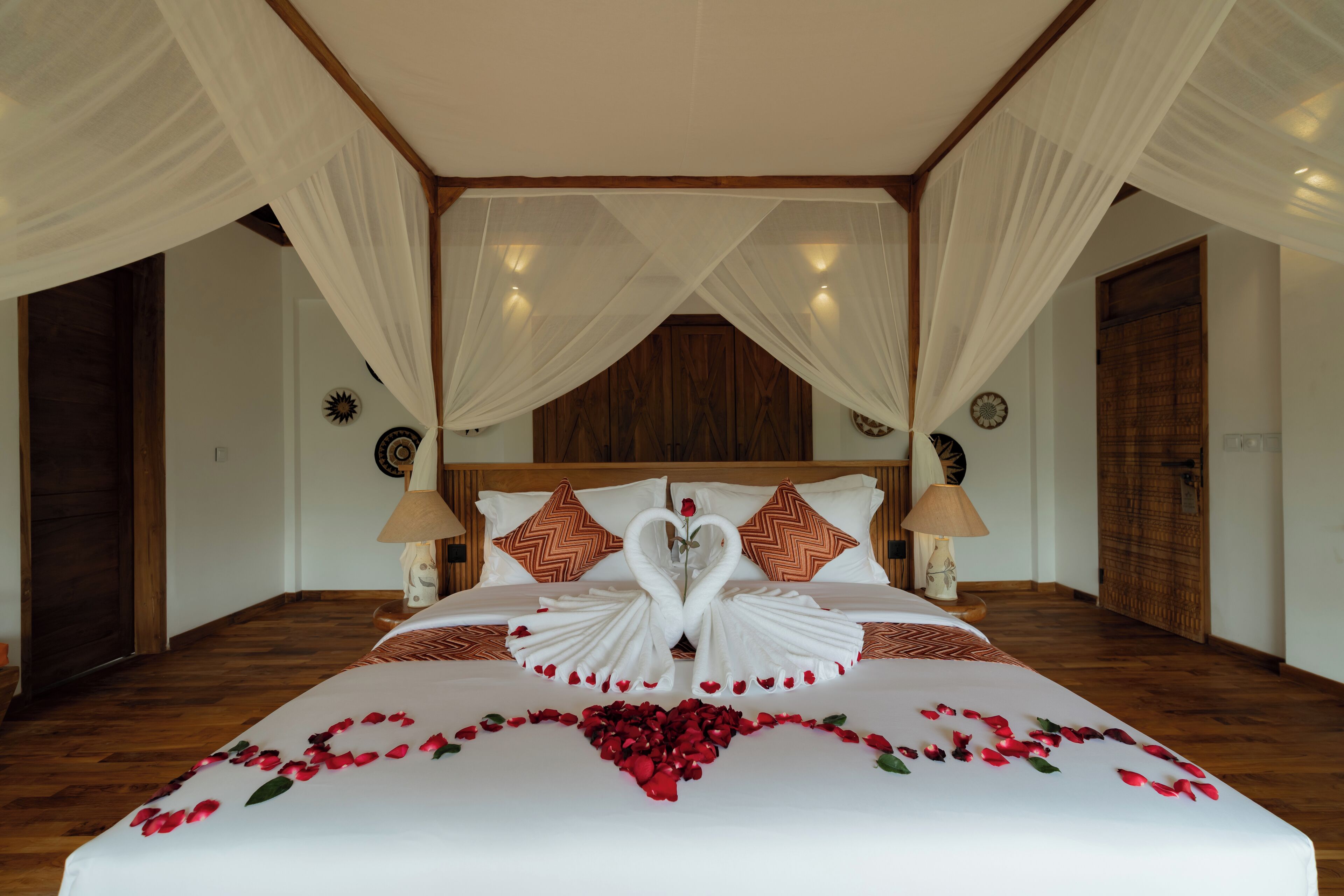 Premium bedding, pillow-top beds, minibar, in-room safe