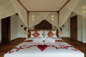 Luksusparitalo, yksityinen uima-allas | Ylelliset vuodevaatteet, pillowtop-patjalliset sängyt, minibaari