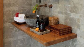 Separate bathtub and shower, free toiletries, hair dryer, slippers