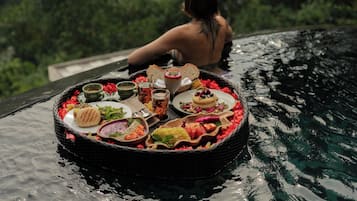 Seprai premium, bantalan ekstra lembut, minibar, dan brankas