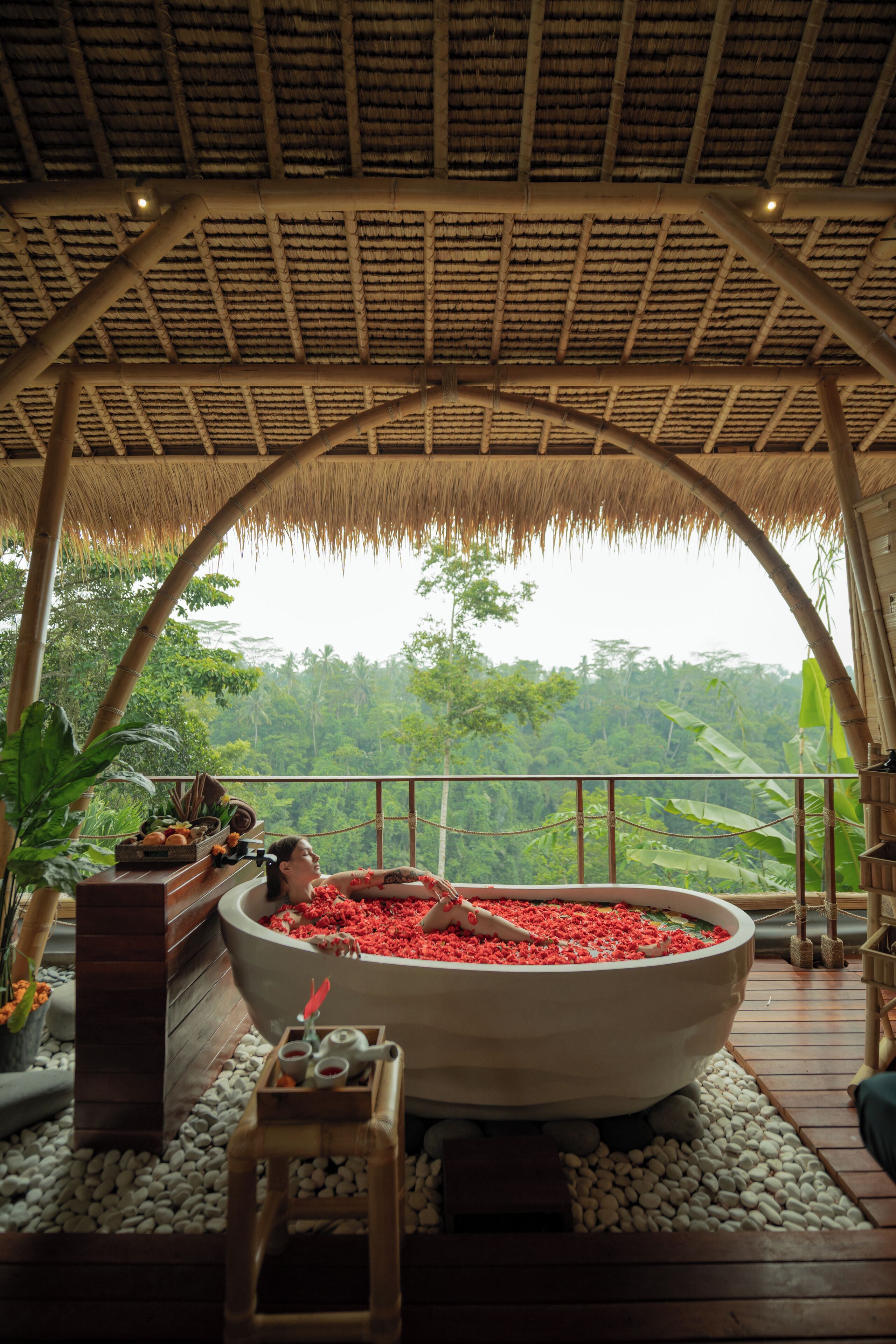 Bilik rawatan pasangan, tab panas, rawatan badan, aromaterapi 