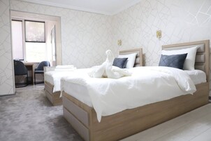 Comfort Twin Room, Air conditioning, City View | Desk, laptop workspace, WiFi (free)